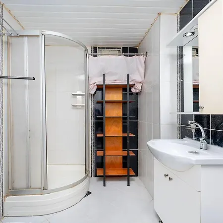 Cozy Flat With Balcony Close To Public Transportation In Konyaalti, Διαμέρισμα *