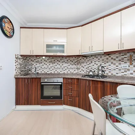 Cozy Flat With Balcony Close To Public Transportation In Konyaalti, * Αττάλεια