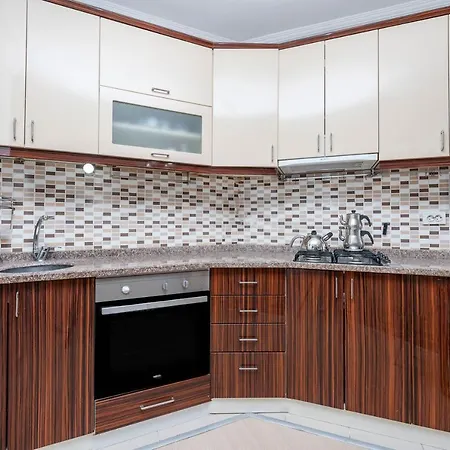 Cozy Flat With Balcony Close To Public Transportation In Konyaalti, Apartment